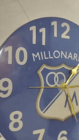 "Diseña tu reloj de pared en resina, único y hecho para tu hogar."