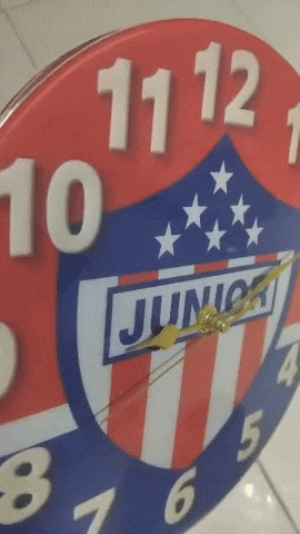 "Diseña tu reloj de pared en resina, único y hecho para tu hogar."