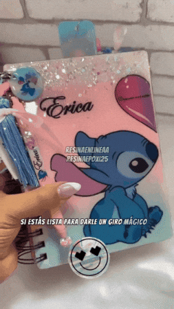 "Tu combo personalizado: agenda + bolígrafo + llavero en resina — todo con tu estilo"