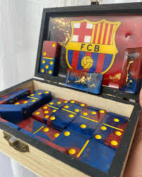 "Haz Único Cada Juego: Dominós en Resina Hechos a Mano Personalizado"